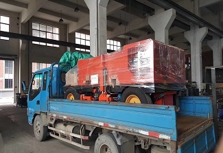 Ride-on machine-for-filling-artificial-grass