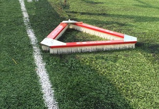 The-triangle-brush-for-artificial-turf