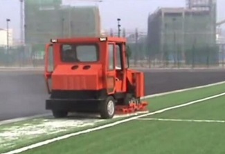 infill-and-brush-all-in-one-machine-for-football-turf