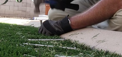 nails-down-artificial-grass-edges