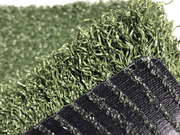 tee-line-grass